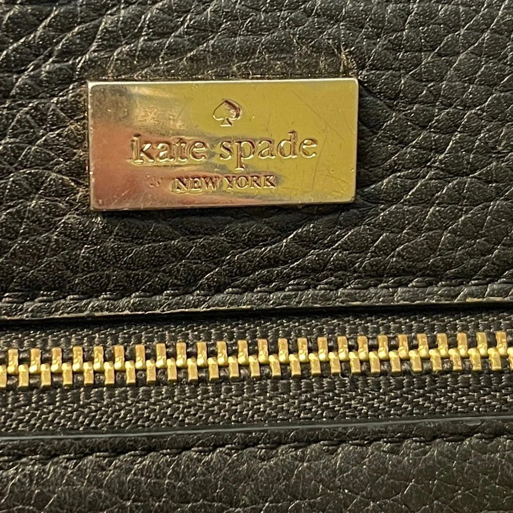 Kate Spade New York Highland Place‎ Black Leather Wristlet Gold Tone Logo